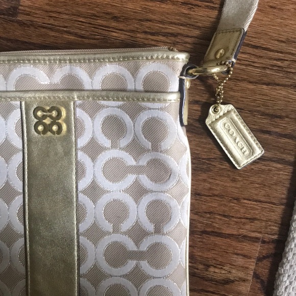 Coach crossbody purse - Picture 2 of 5